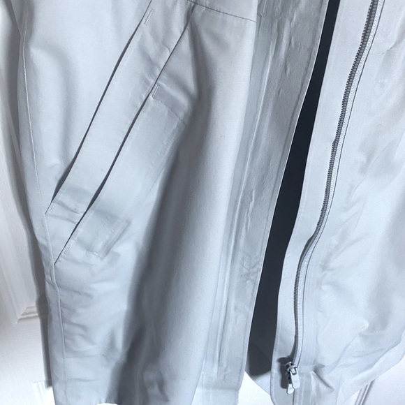 Lululemon Rain Jacket Size 2 - Picture 9 of 14